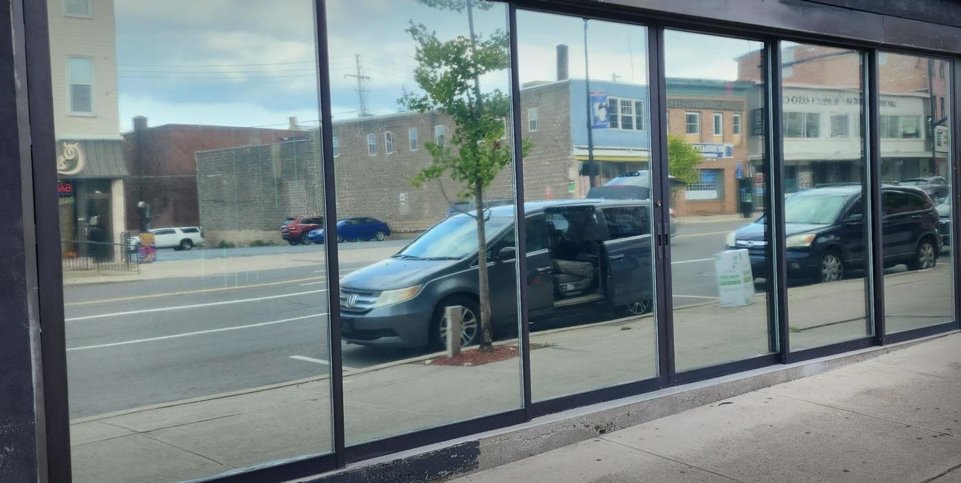 20203-1017-reflective-chrome-commercial-window-tint